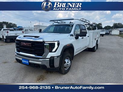 New 2025 GMC Sierra 3500 Pro w/ Convenience Package