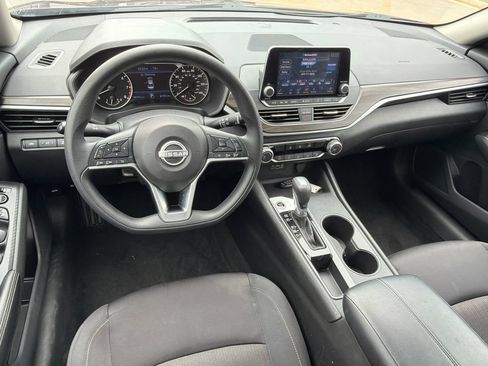 Used 2025 Nissan Altima 2.5 SV FWD image 22