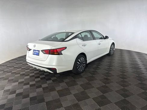 Used 2025 Nissan Altima 2.5 SV FWD image 7