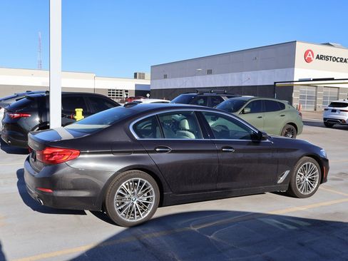 Used 2018 BMW 530i xDrive image 9
