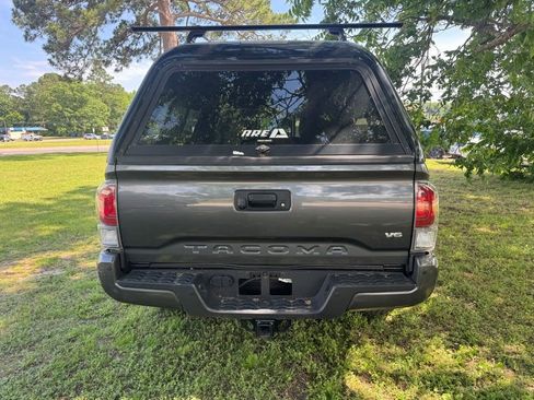 Used 2023 Toyota Tacoma TRD Sport w/ TRD Premium Sport Package AWD/4WD image 4