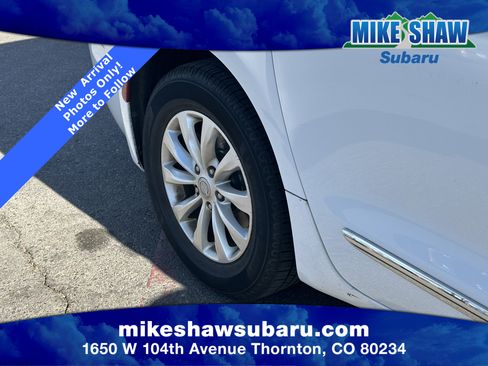 Used 2017 Chrysler Pacifica Touring-L image 12