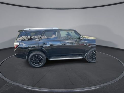 Used 2018 Toyota 4Runner SR5 Premium RWD image 17