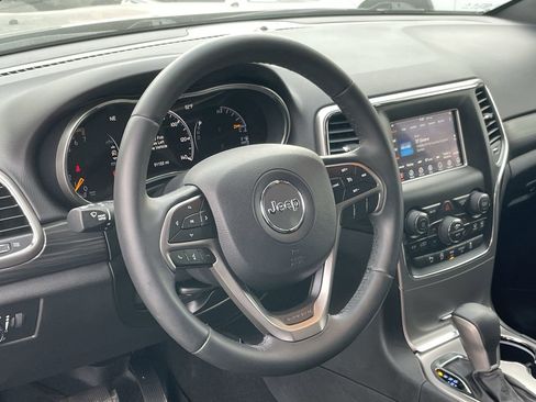 Used 2019 Jeep Grand Cherokee Laredo image 14