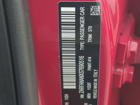 Used 2025 Alfa Romeo Giulia AWD image 29