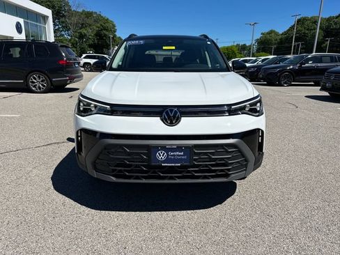 Certified 2025 Volkswagen Taos SE AWD/4WD image 2