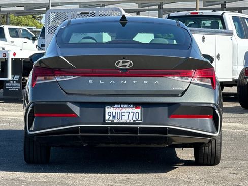 Used 2025 Hyundai Elantra Limited FWD image 4