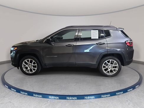 Used 2023 Jeep Compass Latitude AWD/4WD image 9