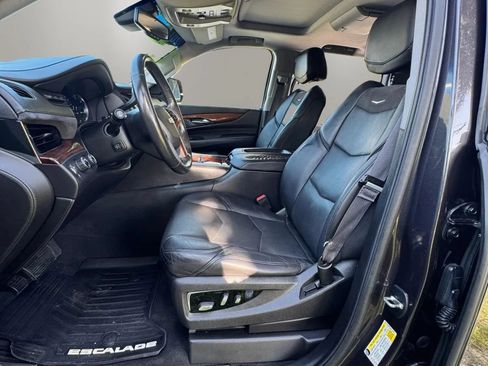 Used 2016 Cadillac Escalade Luxury AWD/4WD image 14
