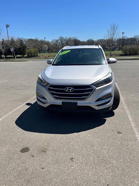 Used 2017 Hyundai Tucson SE w/ SE Popular Package 02 AWD/4WD image 2