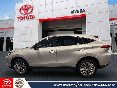 Certified 2024 Toyota Venza XLE AWD/4WD image 8