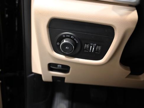 Used 2023 Jeep Grand Cherokee L Limited image 28