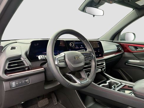 Used 2024 Chevrolet Traverse Z71 image 4