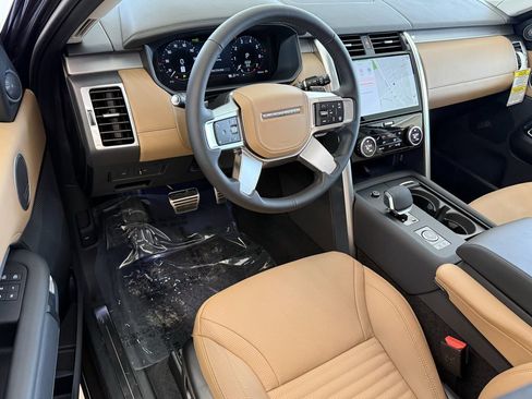 New 2026 Land Rover Discovery Limited Edition image 16