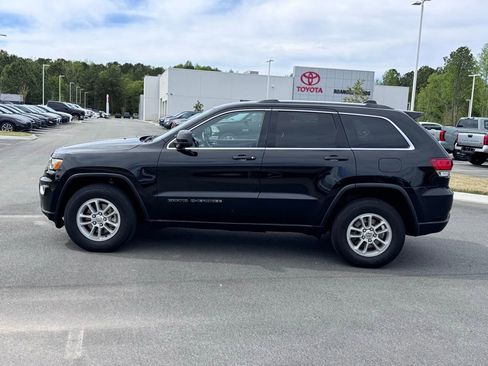 Used 2020 Jeep Grand Cherokee Laredo image 3