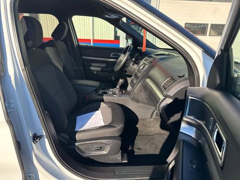 Used 2018 Ford Explorer XLT FWD image 27