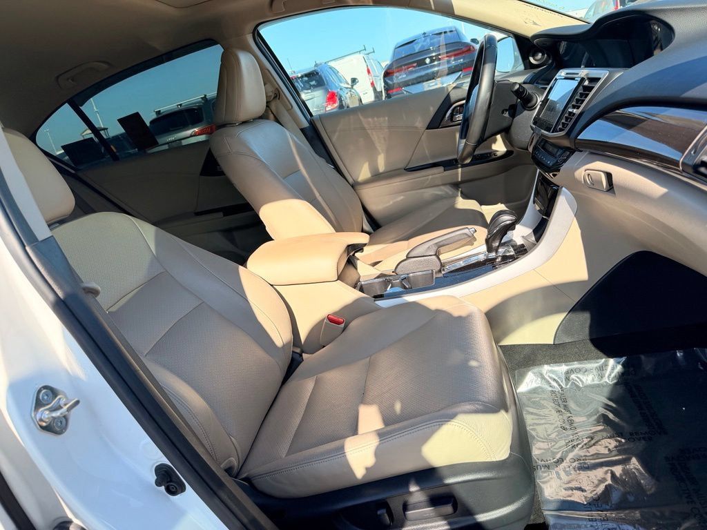 Used 2017 Honda Accord EX-L image 11