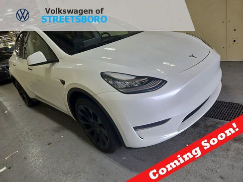 Used 2023 Tesla Model Y Long Range AWD/4WD image 1