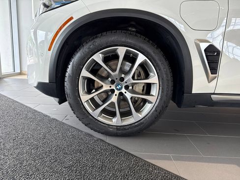 Certified 2024 BMW X5 xDrive50e w/ Premium Package AWD/4WD image 11