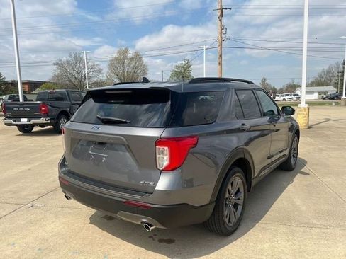 Used 2022 Ford Explorer XLT w/ Equipment Group 202A image 5