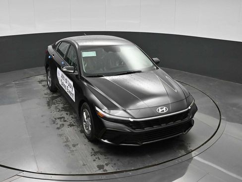 New 2026 Hyundai Elantra SE FWD image 24