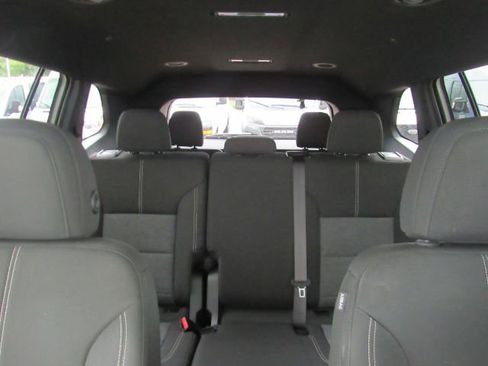 Used 2025 GMC Acadia Elevation image 37