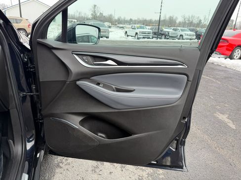 Used 2020 Buick Enclave Essence image 24