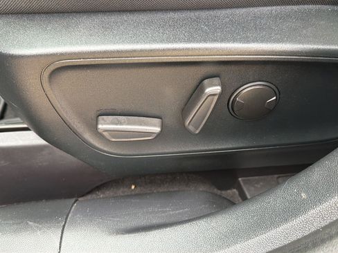 Used 2020 Ford Escape SE Sport FWD image 19