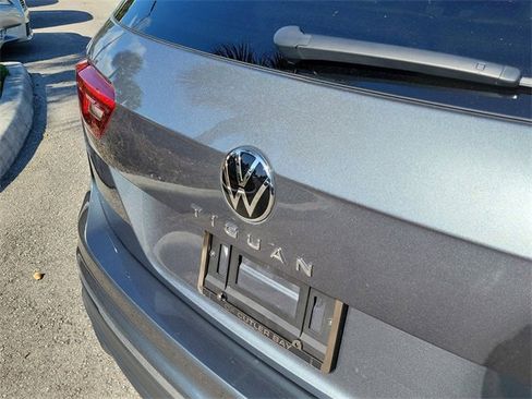 Used 2023 Volkswagen Tiguan SE image 7