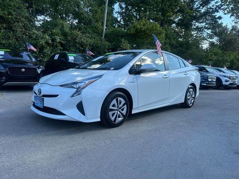 Used 2016 Toyota Prius Three Touring image 9