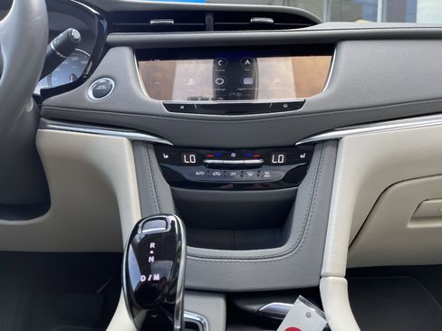 Certified 2025 Cadillac XT5 Premium Luxury image 32