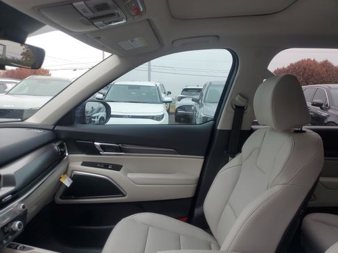 New 2025 Kia Telluride S image 18