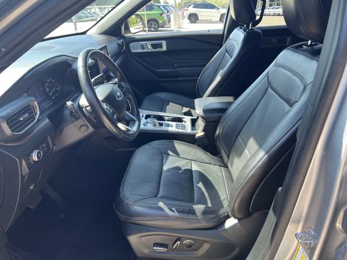 Used 2020 Ford Explorer Limited image 16