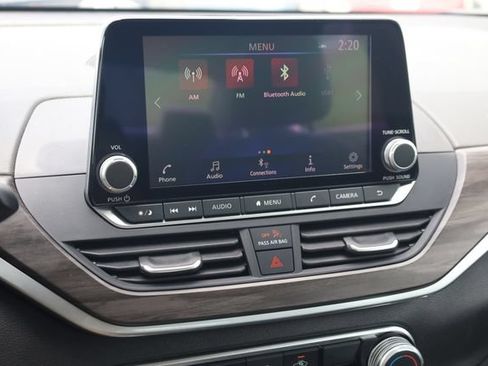 Used 2025 Nissan Altima 2.5 SV FWD image 19