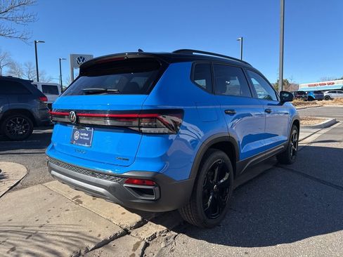 Certified 2025 Volkswagen Taos SE image 6