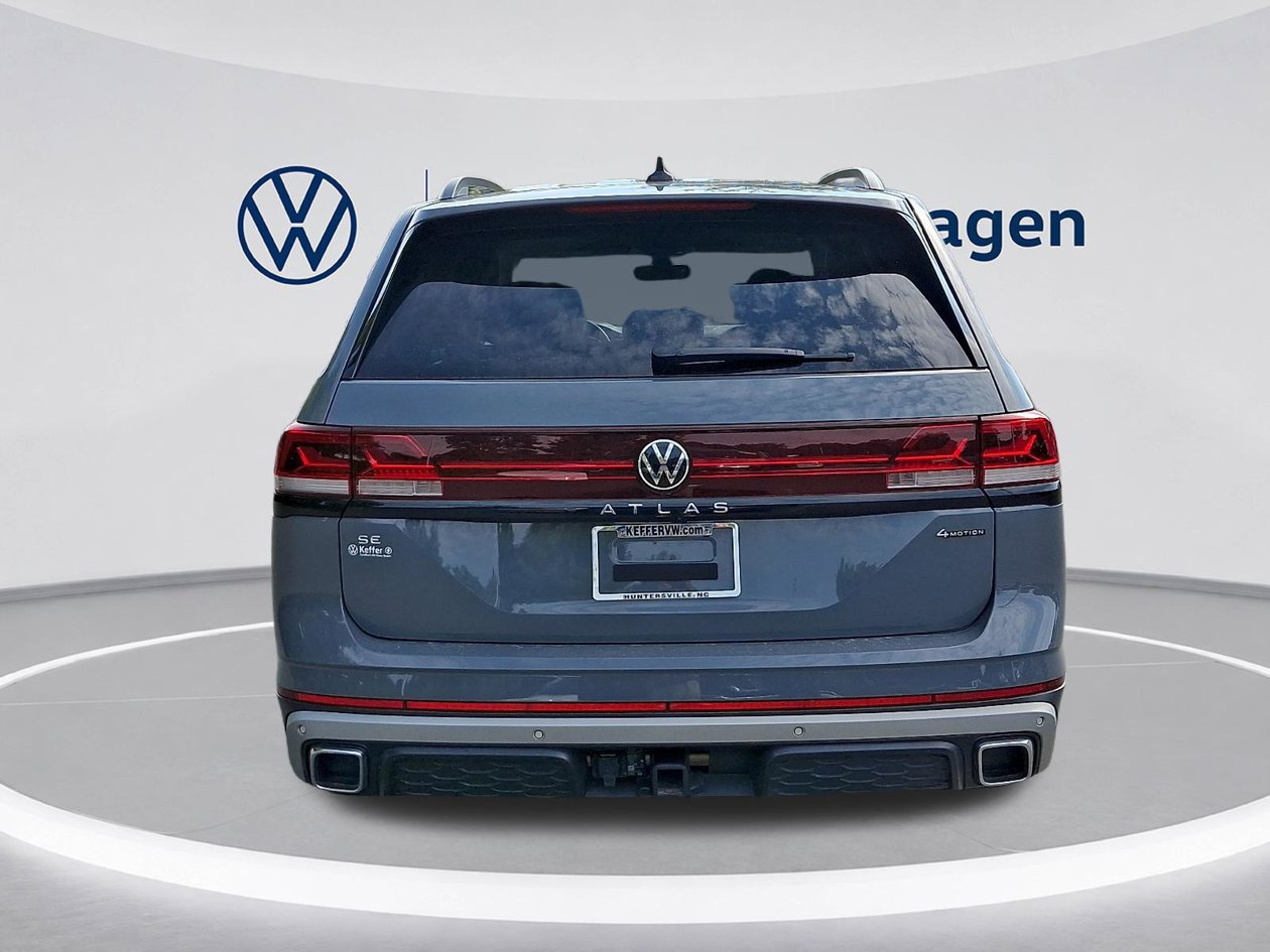 Used 2024 Volkswagen Atlas Peak Edition SE AWD/4WD image 5