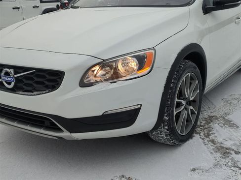 Used 2017 Volvo V60 T5 Cross Country w/ Convenience Package image 11