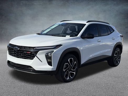 Certified 2025 Chevrolet Trax RS w/ Driver Confidence Package image 9