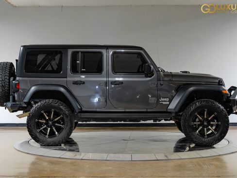 Used 2019 Jeep Wrangler Unlimited Sport S AWD/4WD image 8