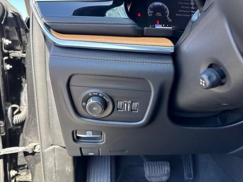 Used 2023 Jeep Grand Cherokee Summit AWD/4WD image 25