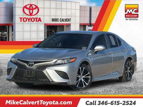 Used 2020 Toyota Camry SE FWD image 1