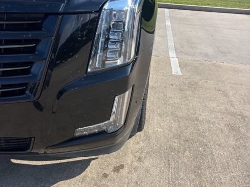 Used 2020 Cadillac Escalade Platinum AWD/4WD image 10