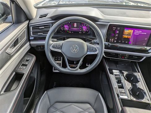 Used 2024 Volkswagen Atlas Peak Edition SE image 19