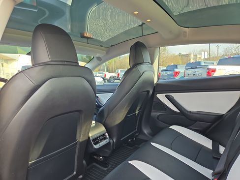 Used 2018 Tesla Model 3 Performance image 15