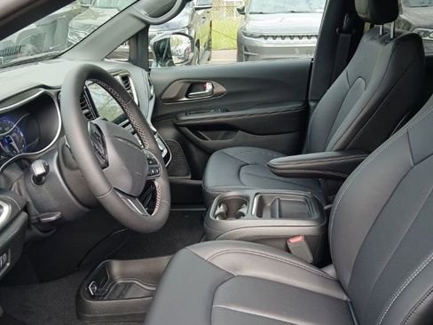 New 2027 Chrysler Pacifica Select AWD/4WD image 12