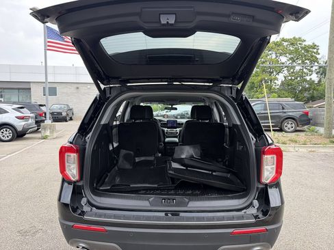 Used 2024 Ford Explorer XLT w/ Equipment Group 202A AWD/4WD image 36