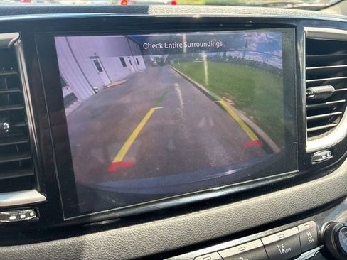 Used 2023 Chrysler Pacifica Touring-L FWD image 22