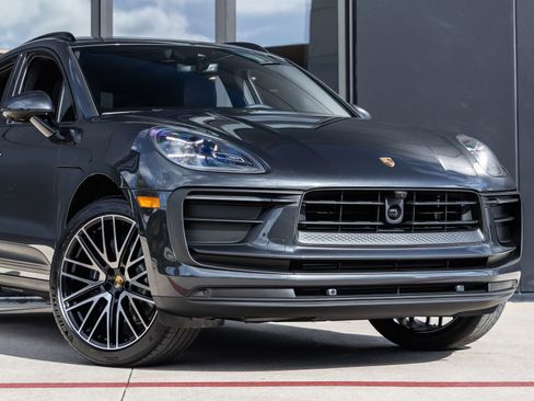 Certified 2026 Porsche Macan AWD/4WD image 9