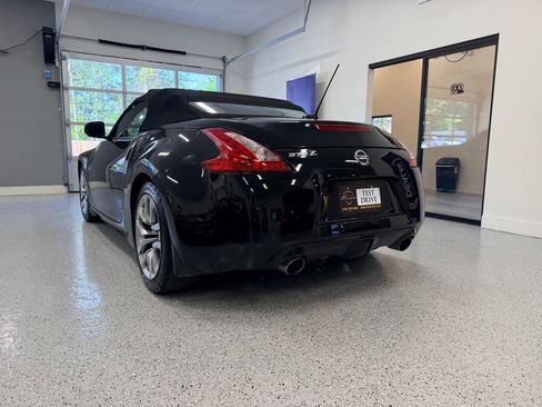 Used 2010 Nissan 370Z Touring RWD image 6