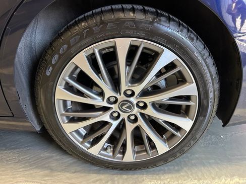 Used 2019 Lexus ES 300h w/ Premium Package FWD image 25